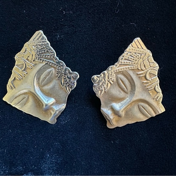 Vintage Jewelry - Vintage Silvertone women’s face stud earrings
